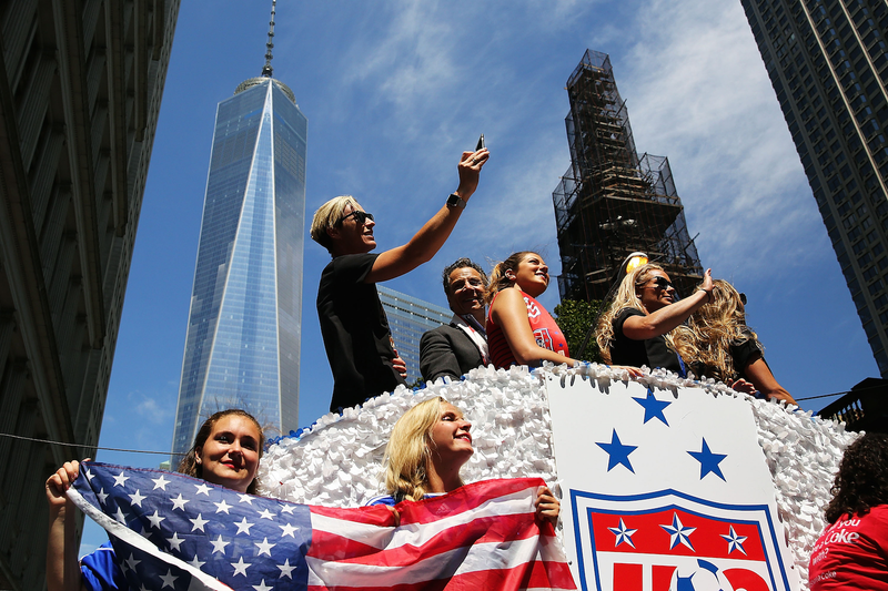 Illustration for article titled Scenes From The USWNT's Victory Parade